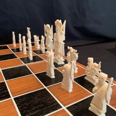 Unique Chess Sets with Storage Boards (DR-KW)