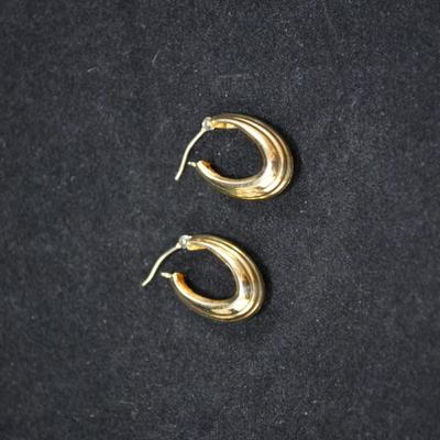 14k Oval Hoop Earrings 1.1g