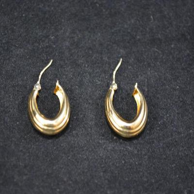 14k Oval Hoop Earrings 1.1g
