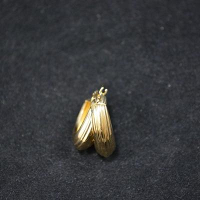 14k Oval Hoop Earrings 1.1g
