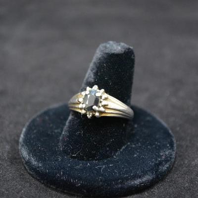 925 Sterling Ring with Topaz Setting Size 9 4.3g