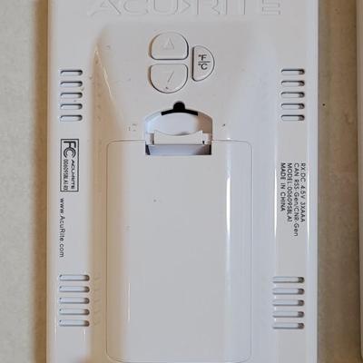 Acu Rite White Indoor Outdoor Digital Thermometer and Humidity Gauge