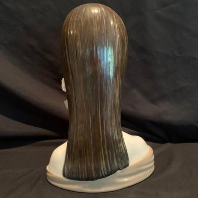 La Maja and Porcelain Pump by LladrÃ³ (DR-KW)