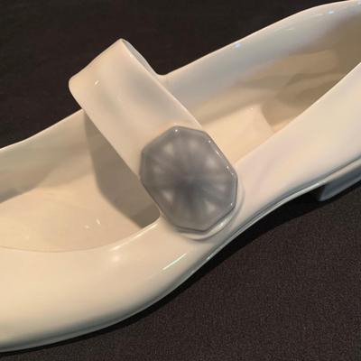 La Maja and Porcelain Pump by LladrÃ³ (DR-KW)