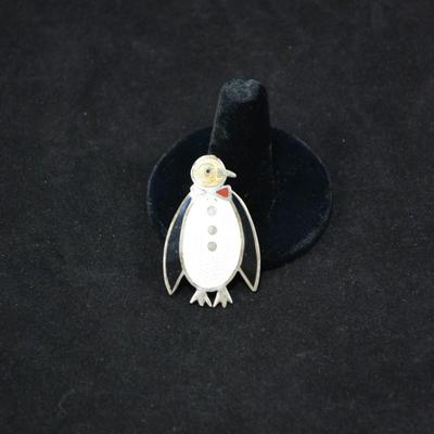 925 Sterling Lacquered Penguin Pin 6.2g