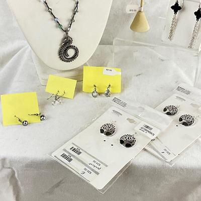 477 Beaded Seahorse Necklace with Earrings