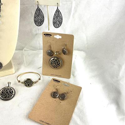 478 Beaded Seahorse Necklace with Black and Gold/Silver Jewelry Sets and Bracelet