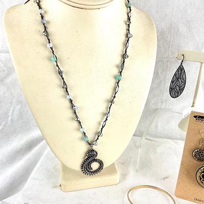 478 Beaded Seahorse Necklace with Black and Gold/Silver Jewelry Sets and Bracelet