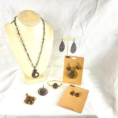 478 Beaded Seahorse Necklace with Black and Gold/Silver Jewelry Sets and Bracelet