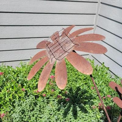 Metal Flower Bird Feeder