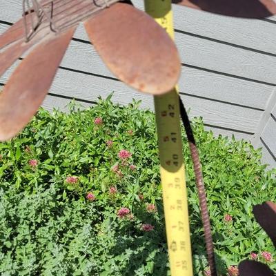 Metal Flower Bird Feeder