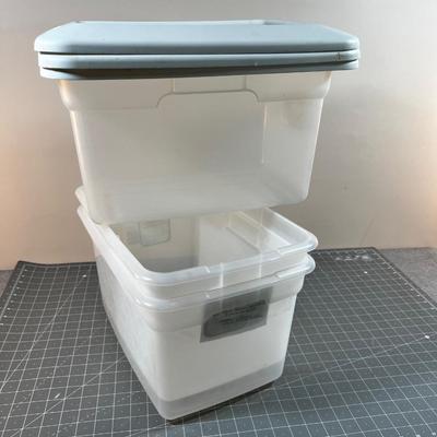 3 Plastic Storage Tubs With Lids 