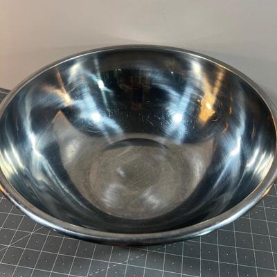 Set of Stainless Steel Bowls