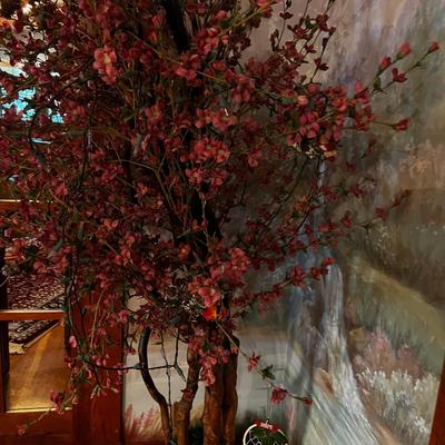 SILK  TREE LARGE!, Pre Lit Lighting too. 