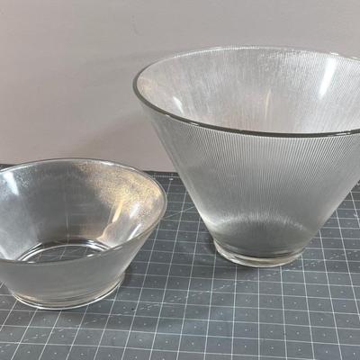 2 Modern Ribbed Serving Bowls 