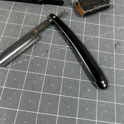 Shaving Set: Mug, Bush and Straight Razor