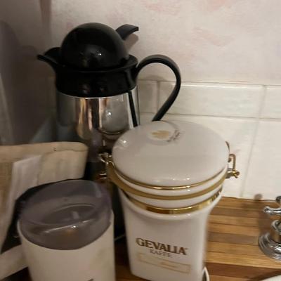 Coffee Center: Pot, Kraft, Grinder etc. 