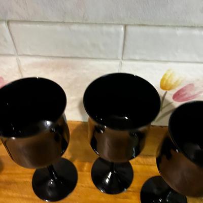 Glass 3 BLACK GLASS Wine Glasses 