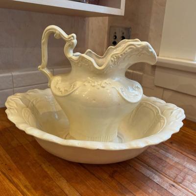 Vintage Wash Basin and Pitcher 