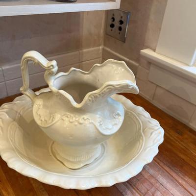 Vintage Wash Basin and Pitcher 