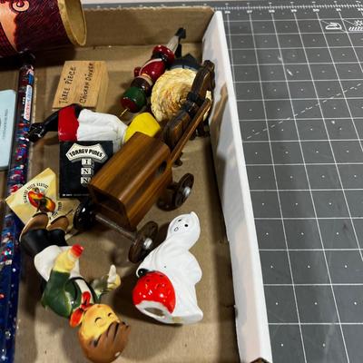 Lot of Miniatures; figurines and such