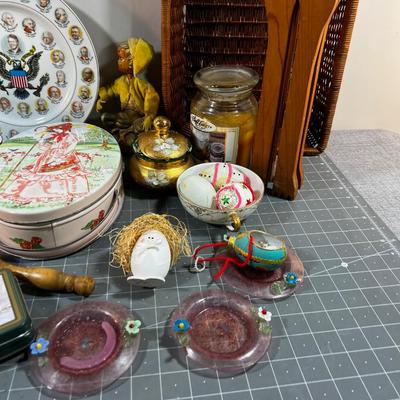 Catch all pile; Ceramics, Glass, decorative, holiday etc.