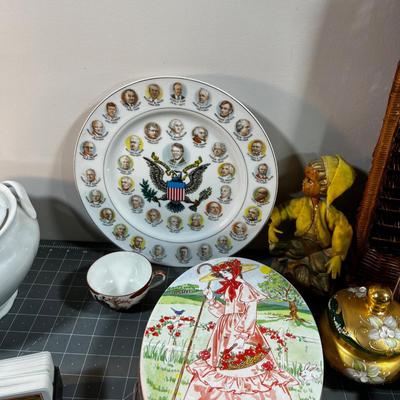 Catch all pile; Ceramics, Glass, decorative, holiday etc.