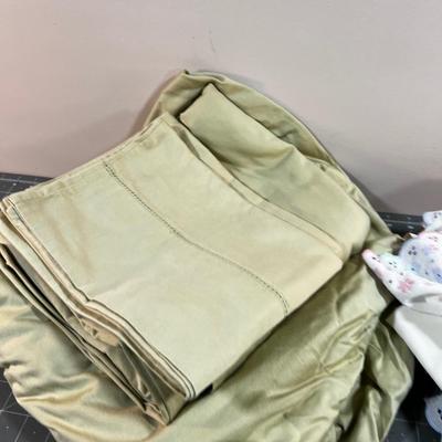 Full Size Fitted Sheet Set with Extra Pillow Cases