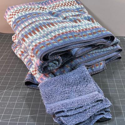 Lot of Bath Towels and wash cloths