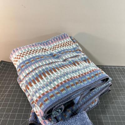 Lot of Bath Towels and wash cloths