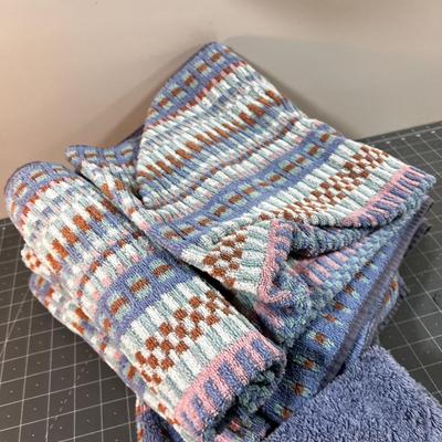 Lot of Bath Towels and wash cloths