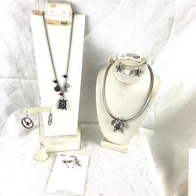 488 Beaded 3-D Turtle Necklace Lot
