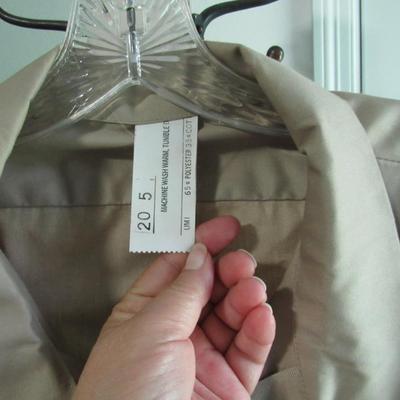 Lot 112:  Vintage Men's Button Down Shirt, 20 5
