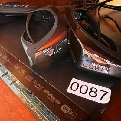 Sony Blu-Ray DVD 3D Player & 2 Sony 3D Glasses