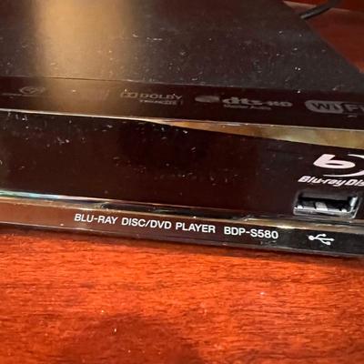 Sony Blu-Ray DVD 3D Player & 2 Sony 3D Glasses