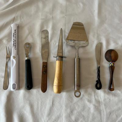 Large Assortment of Cheese Accessories (K-MK)