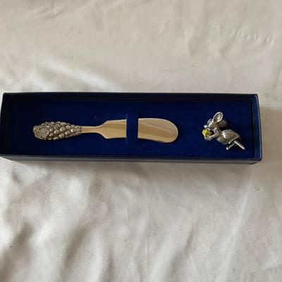 Large Assortment of Cheese Accessories (K-MK)