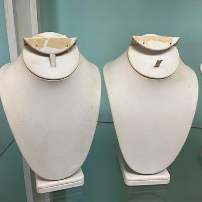542 Set of 6 Necklace, Earring, Ring Display