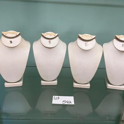 542 Set of 6 Necklace, Earring, Ring Display