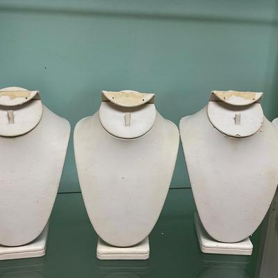 542 Set of 6 Necklace, Earring, Ring Display