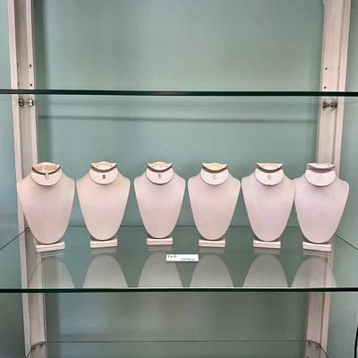 542 Set of 6 Necklace, Earring, Ring Display