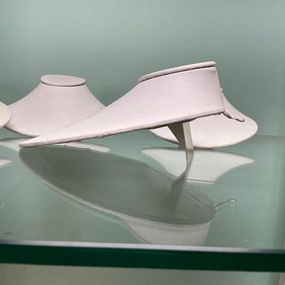 547 Set of 6 Low Neck Displays