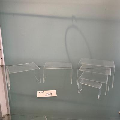 569 Lot of 6 Graduated Acrylic Stands