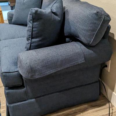 Bungalow Loveseat by Vanguard Furniture
