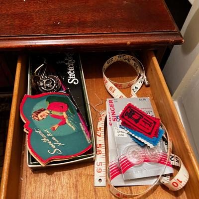 B - Singer Sewing Machine in Desk Top Cabinet. 