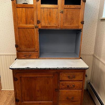 B ANTIQUE HOOSIER  CABINET with Flour BIN