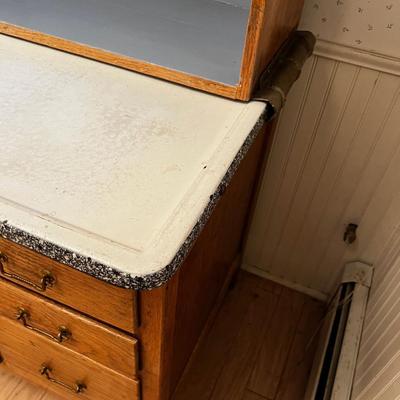 B ANTIQUE HOOSIER  CABINET with Flour BIN