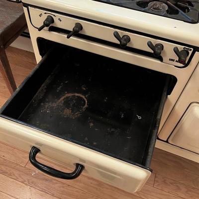 B Antique Magic Chef Enamel Gas OVEN. 
