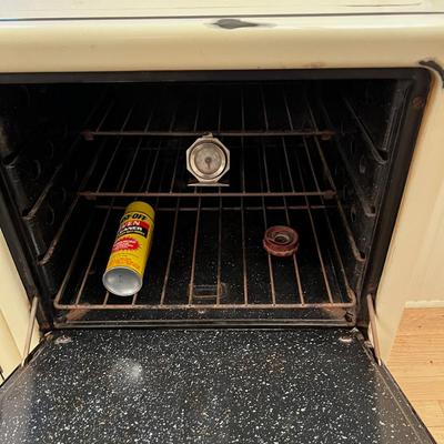 B Antique Magic Chef Enamel Gas OVEN. 