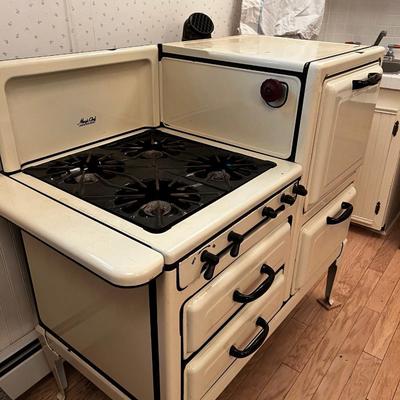 B Antique Magic Chef Enamel Gas OVEN. 